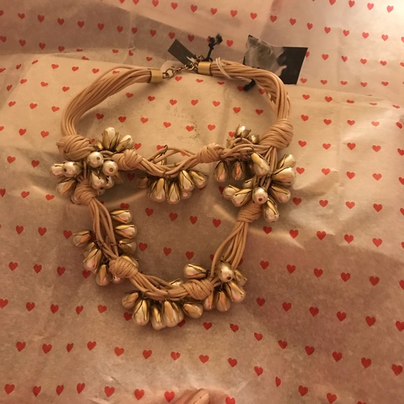 Sale!!😻New Gardenia Handmade Statement Necklace - Picture 2 of 7